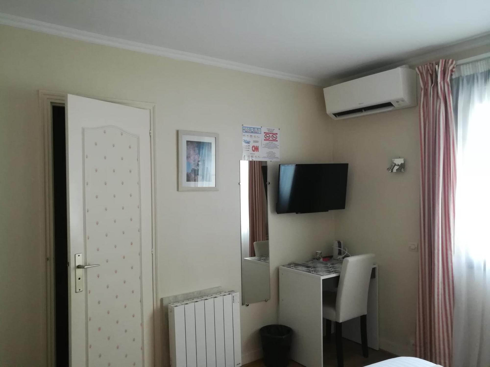 Contact Hotel Du Relais Thouars Habitación foto