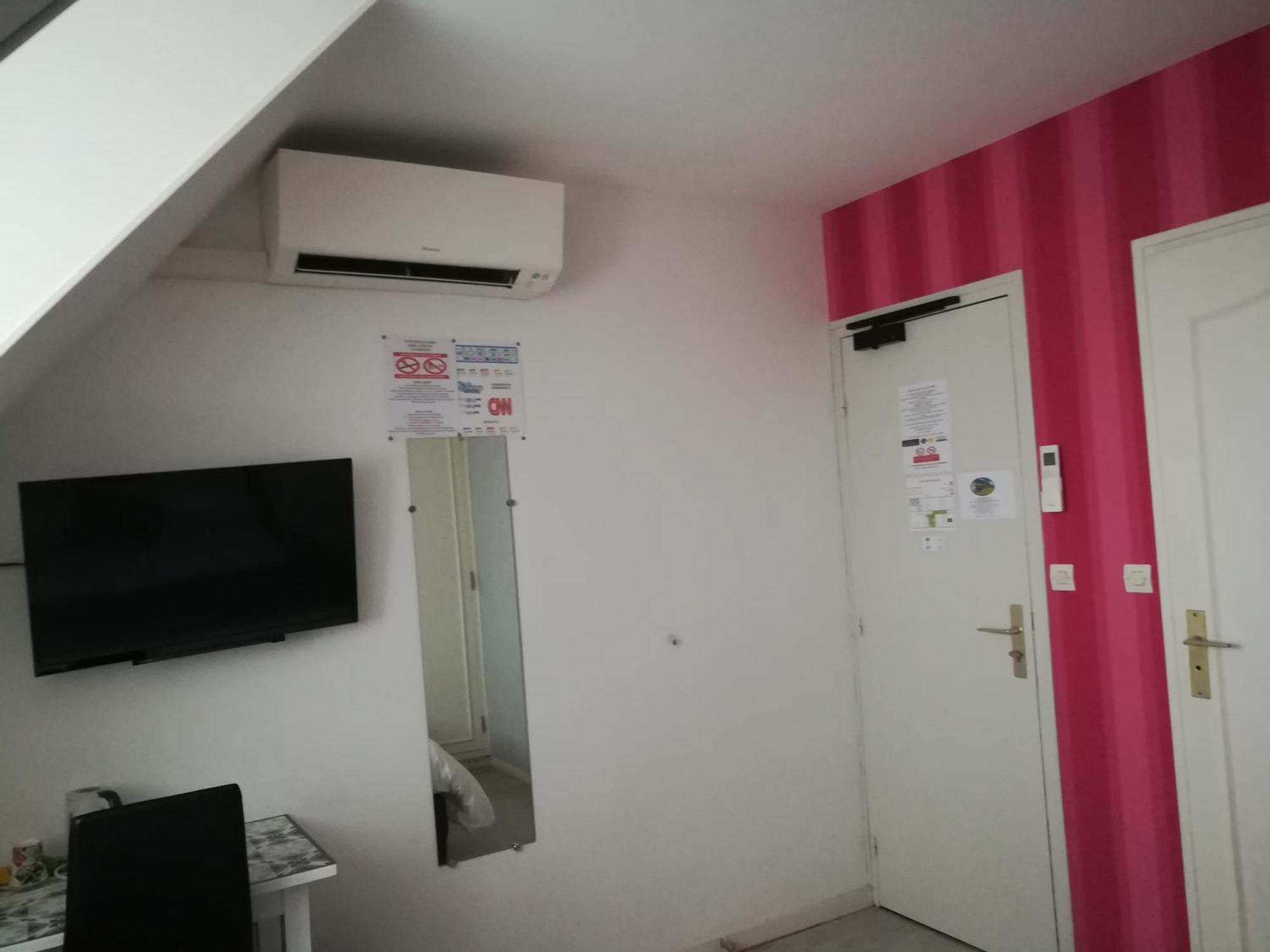 Contact Hotel Du Relais Thouars Habitación foto