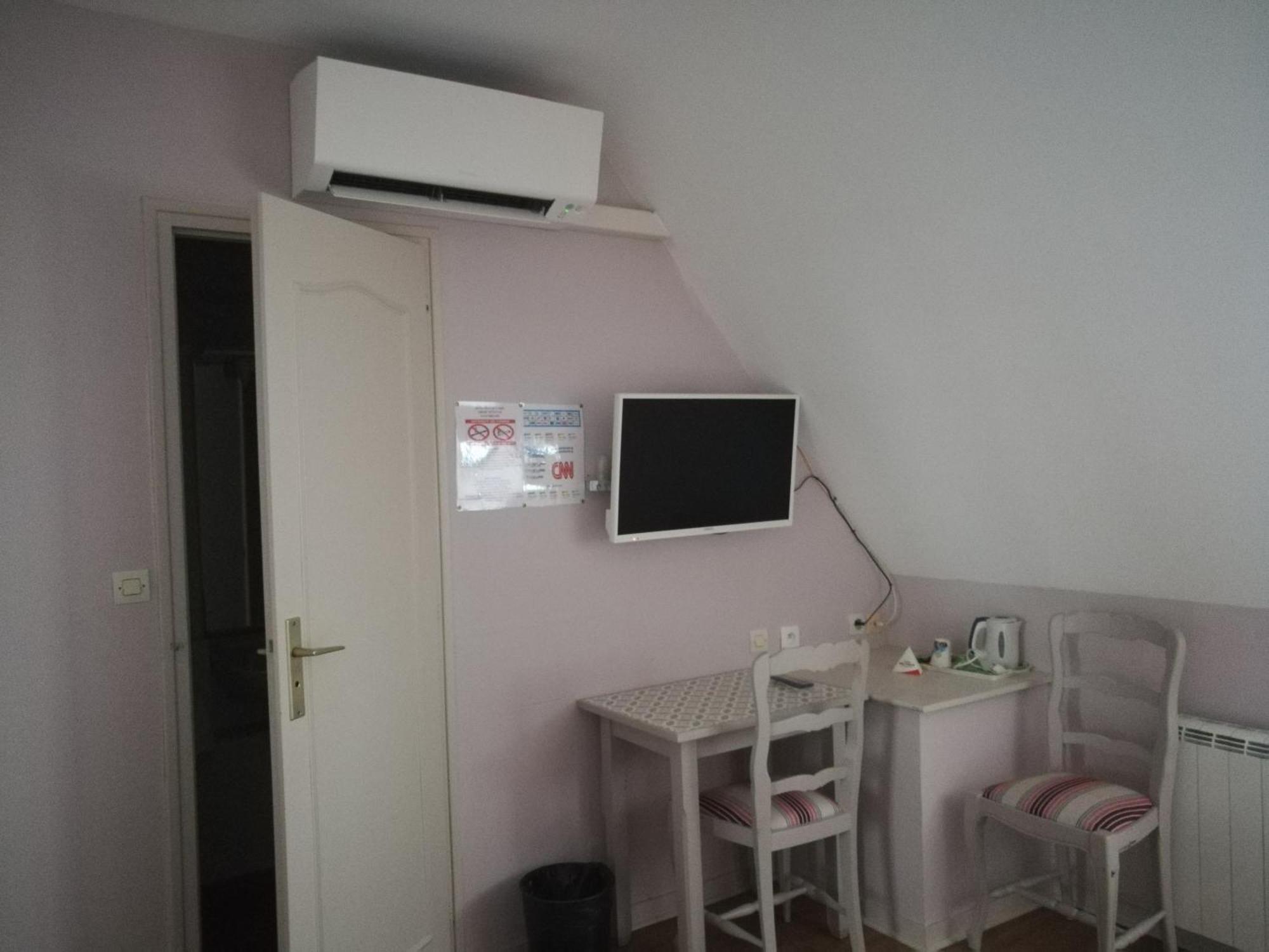 Contact Hotel Du Relais Thouars Habitación foto