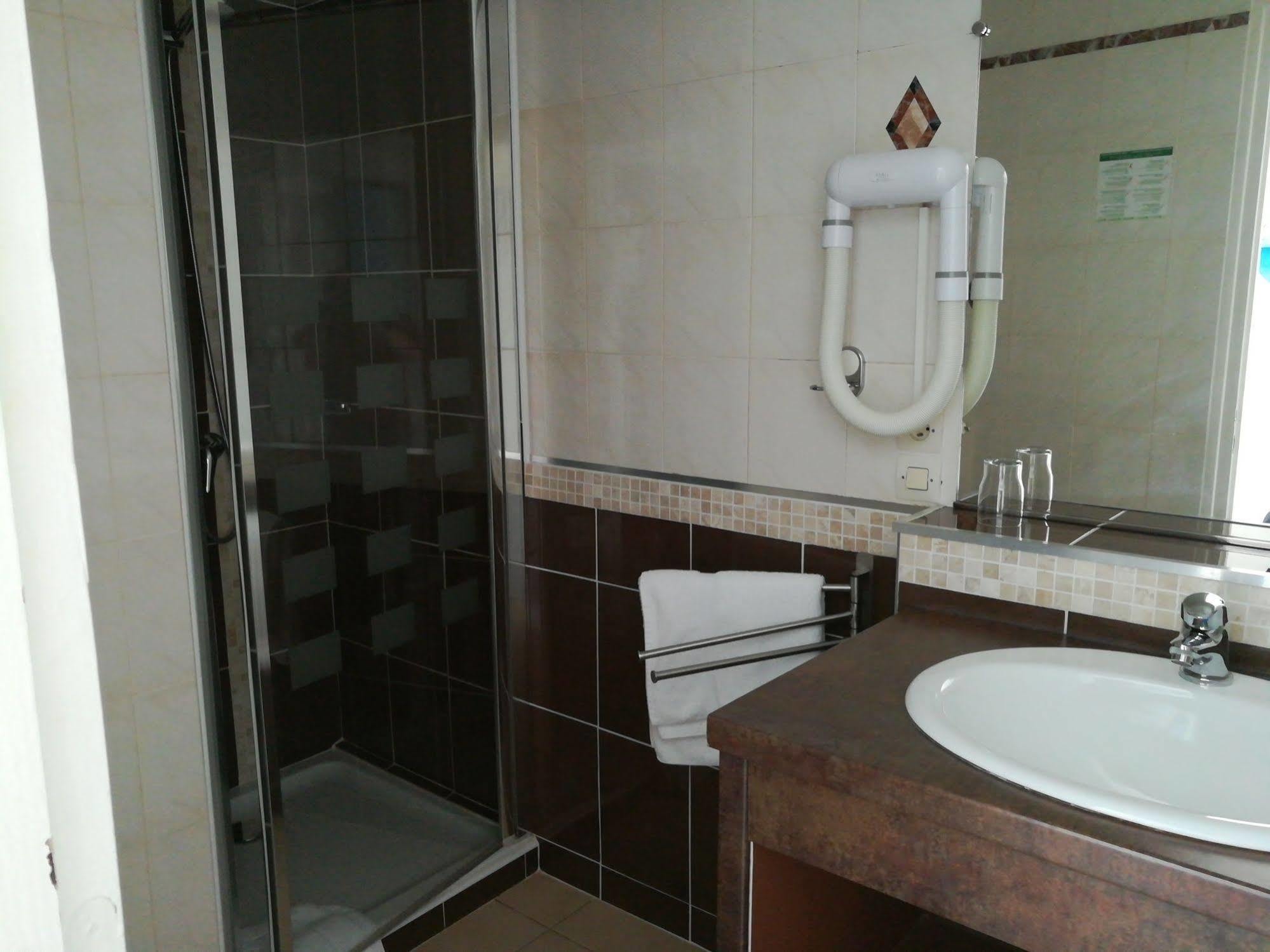 Contact Hotel Du Relais Thouars Exterior foto