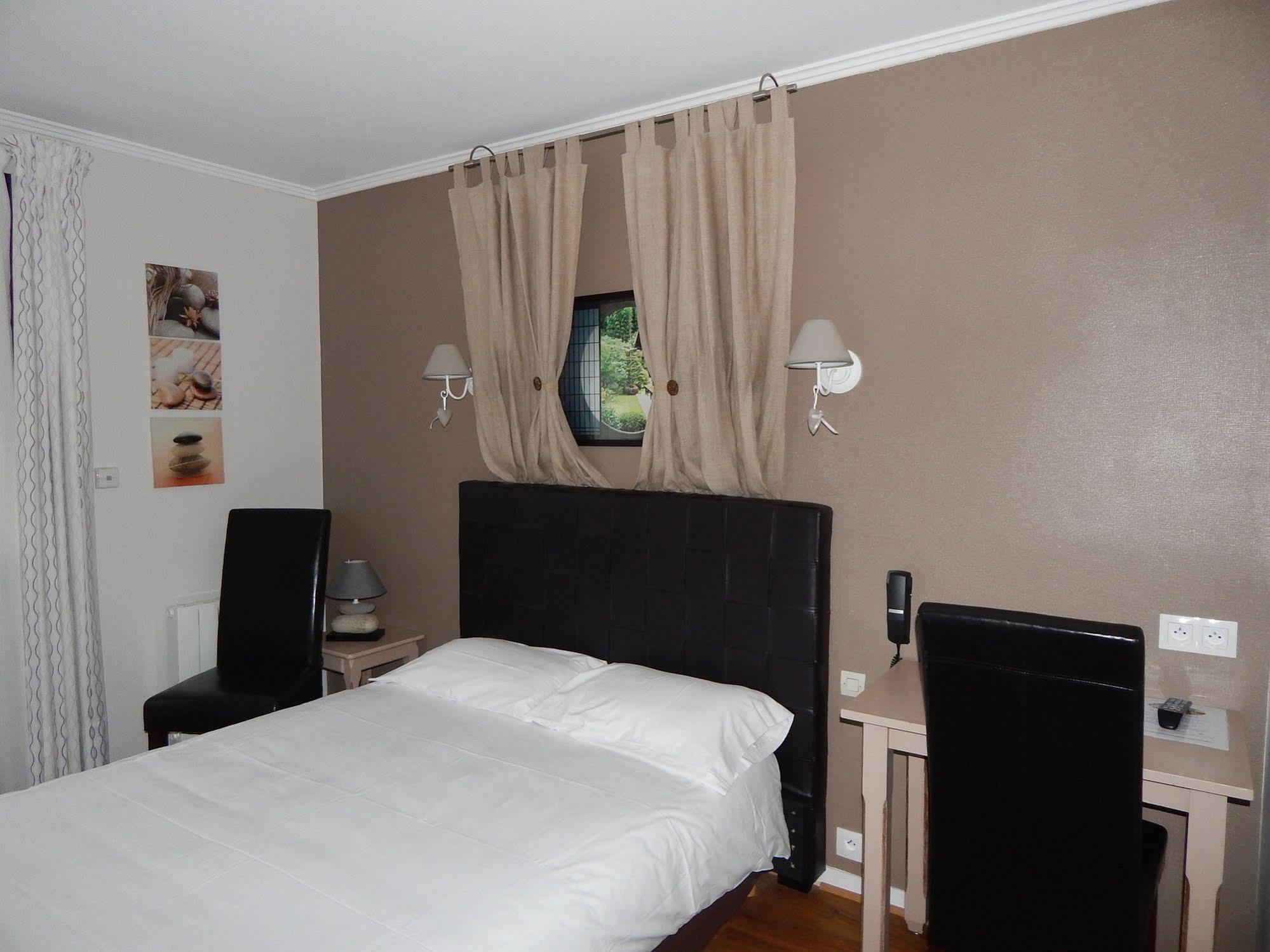 Contact Hotel Du Relais Thouars Exterior foto