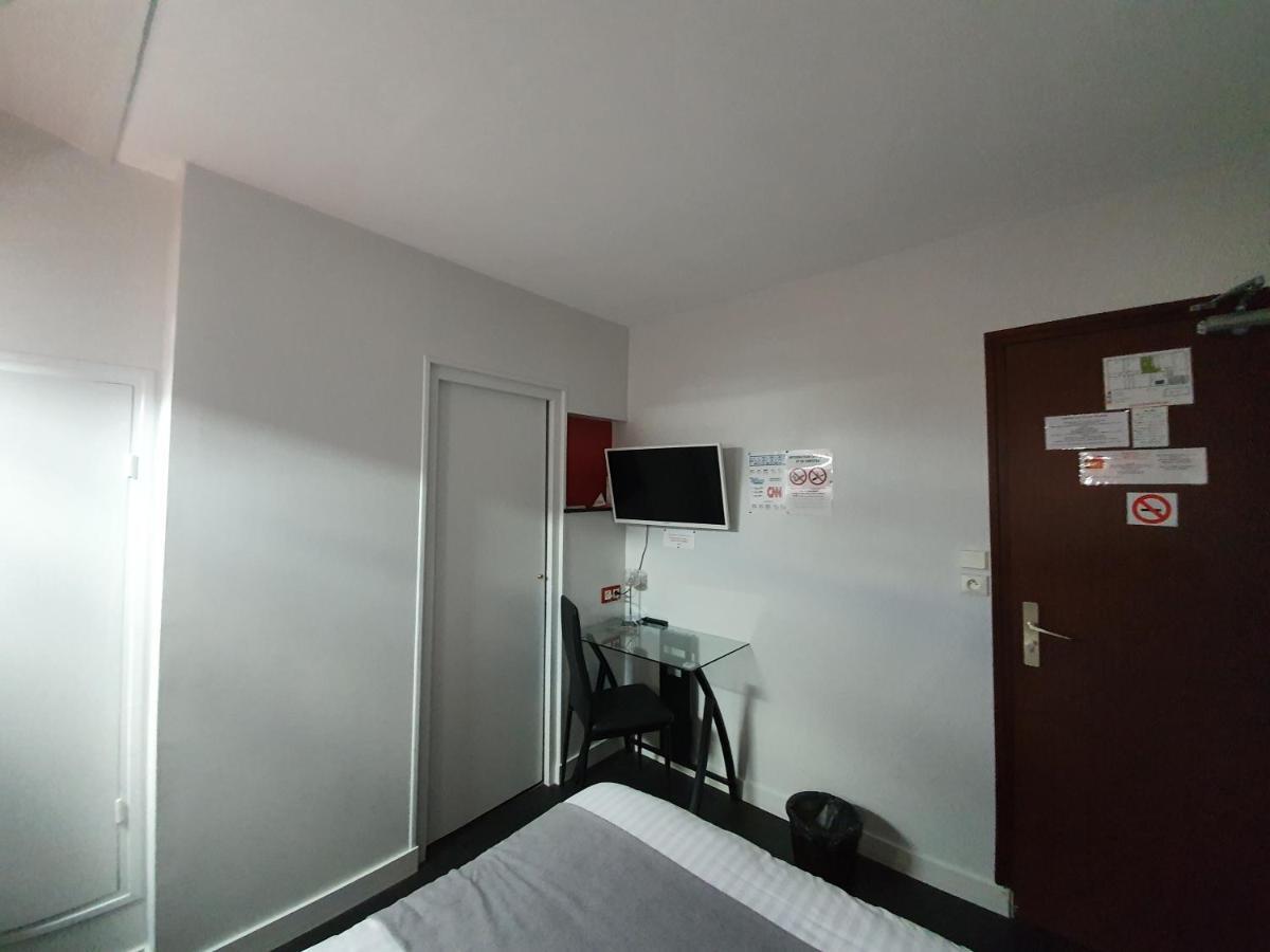Contact Hotel Du Relais Thouars Habitación foto